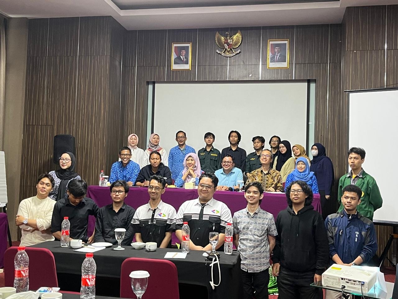 Pemberian Materi Penerapan Strategi Business Plan Produk Teknologi Informasi Bagi Mahasiswa dan Dosen Teknik Informatika Universitas Pasundan Bandung